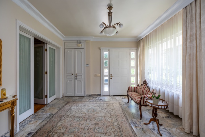 Main entrance of the villa (interior view)