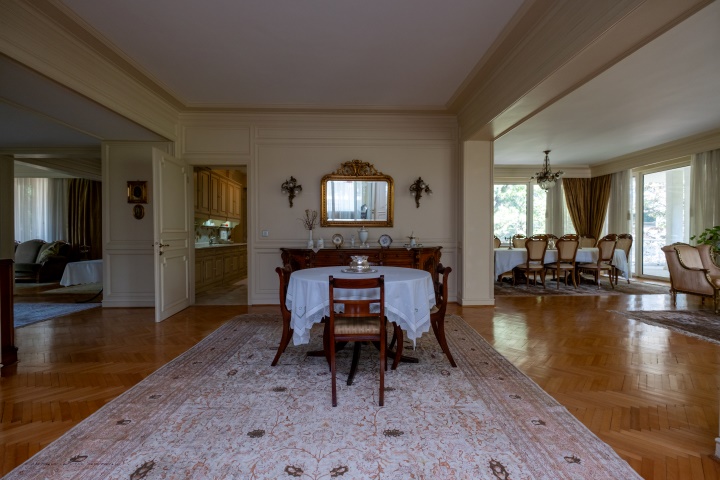 Upper level central view