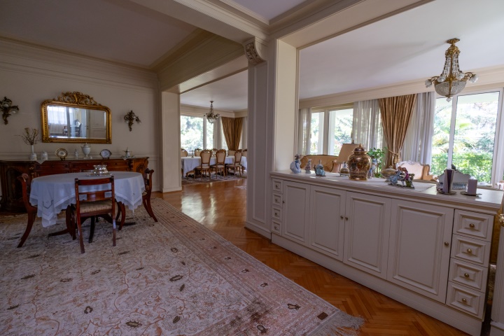 Upper level right side view