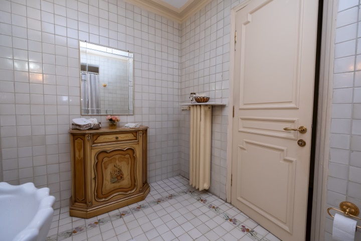Upper level bathroom
