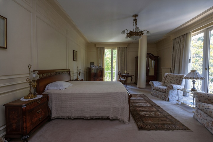 Upper level guest bedroom