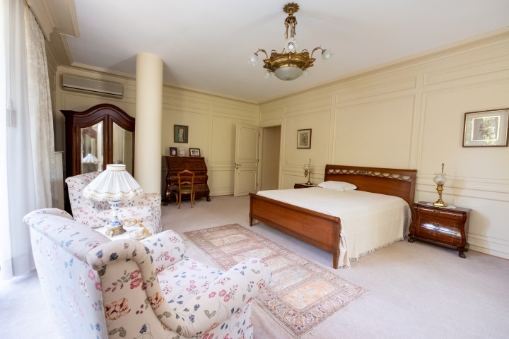 Upper level guest bedroom