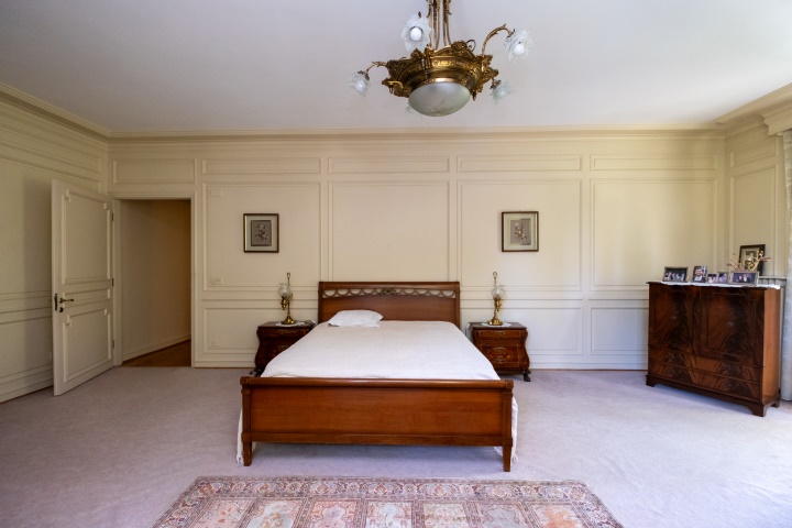 Upper level guest bedroom