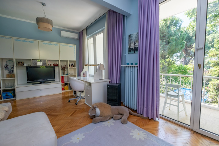 Secondary bedroom