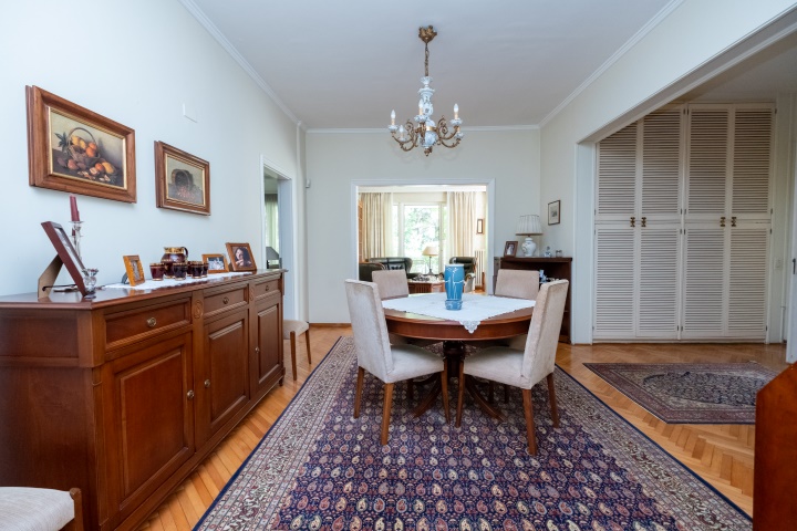 Mid-level built-in cupboards